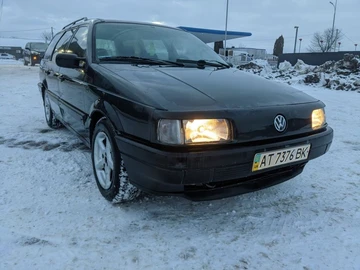 Авто Volkswagen Passat Variant 1990 № 8482760