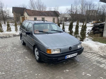 Авто Volkswagen Passat Variant 1990 № 8483383