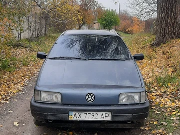 Авто Volkswagen Passat Sedan 1992 № 8483658