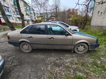 Авто Volkswagen Passat Sedan 1990 № 8483921