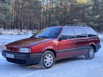 Авто Volkswagen Passat Variant 1993 № 8484383