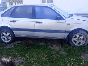 Авто Volkswagen Passat Sedan 1989 № 8484455
