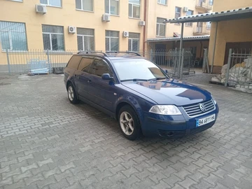 Авто Volkswagen Passat Variant 2001 № 8485147