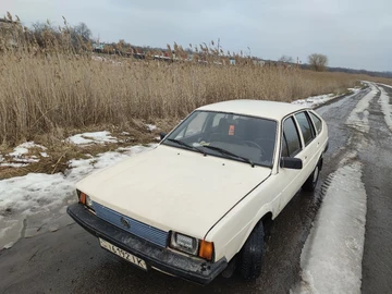 Авто Volkswagen Passat Sedan 1983 № 8485894