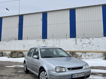 Авто Volkswagen Golf 2000 № 8487753