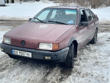Авто Volkswagen Passat Sedan 1989 № 8488263