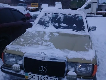 Авто Mercedes 200 1978 № 8489369
