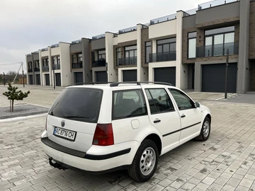 Авто Volkswagen Golf 1999 № 8490008