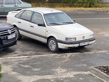 Авто Volkswagen Passat Sedan 1989 № 8491415