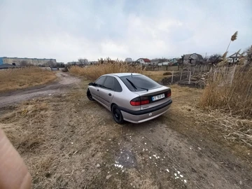 Авто Renault Laguna 1994 № 8491914