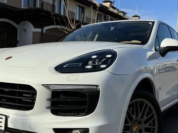 Авто Porsche Cayenne S Hybrid 2016 № 8492396