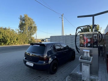 Авто Volkswagen Golf 2000 № 8494477
