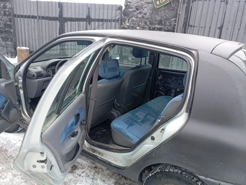 Авто Renault Clio 2000 № 8497749