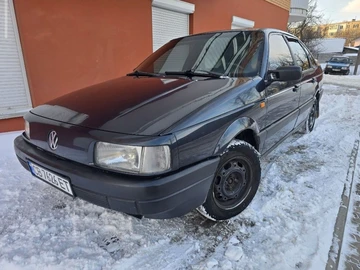 Авто Volkswagen Passat Sedan 1992 № 8498579