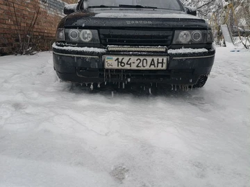 Авто Opel Vectra 1989 № 8498749