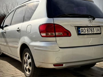 Авто Toyota Avensis Verso 2003 № 8499036