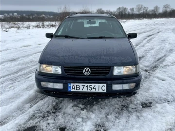 Авто Volkswagen Passat Hatchback 1995 № 8499485