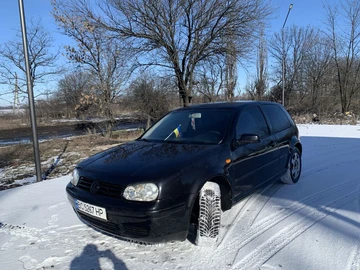 Авто Volkswagen Golf 2000 № 8502545