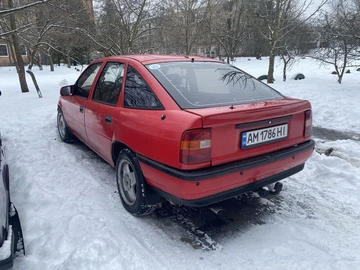 Авто Opel Vectra 1989 № 8503082