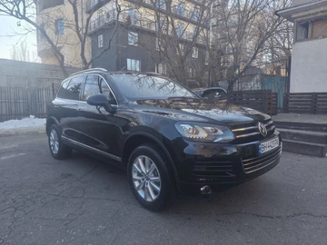 Авто Volkswagen Touareg 2014 № 8504311