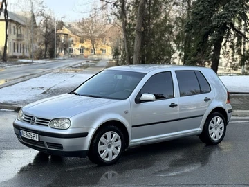 Авто Volkswagen Golf 2000 № 8506976