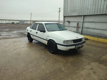 Авто Opel Vectra 1990 № 8509507