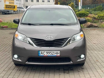 Авто Toyota Sienna 2010 № 8509984