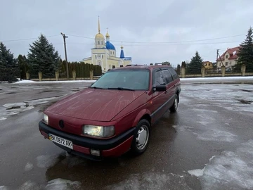 Авто Volkswagen Passat Variant 1992 № 8512568