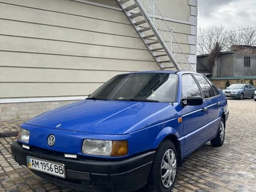 Авто Volkswagen Passat Sedan 1988 № 8512818