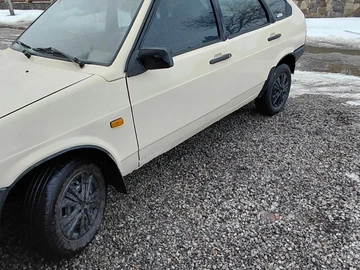 Авто ВАЗ 2109 1988 № 8512942