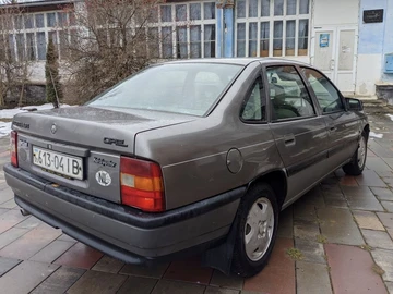 Авто Opel Vectra 1989 № 8514473