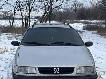 Авто Volkswagen Passat Variant 1992 № 8515067