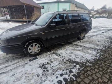 Авто Volkswagen Passat Variant 1990 № 8515139