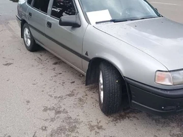 Авто Opel Vectra 1992 № 8516066