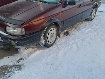 Авто Volkswagen Passat Sedan 1993 № 8518988
