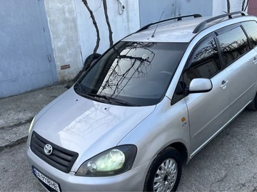 Авто Toyota Avensis Verso 2004 № 8521623