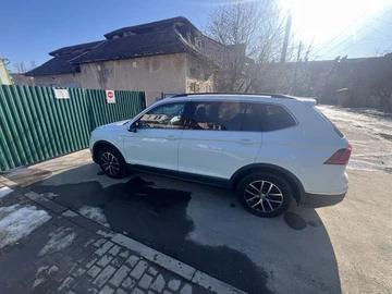 Авто Volkswagen Tiguan 2021 № 8523351