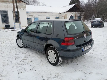 Авто Volkswagen Golf 2000 № 8525304