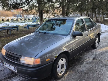 Авто Opel Vectra 1989 № 8528564