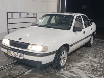 Авто Opel Vectra 1990 № 8528566