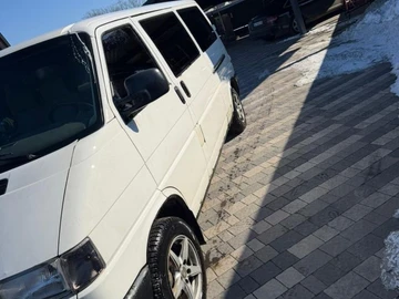 Авто Volkswagen Transporter 2000 № 8528985