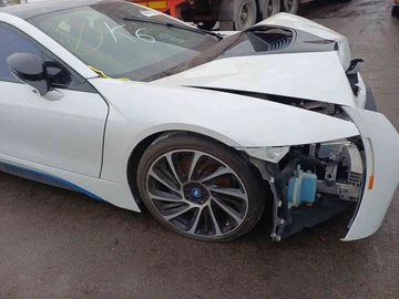 Авто BMW I8 2015 № 8530135