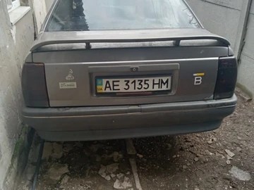 Авто Opel Omega 1988 № 8530395