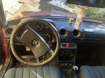 Авто Mercedes 200 1982 № 8531646