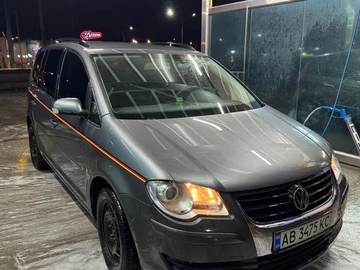 Авто Volkswagen Touran 2007 № 8532451