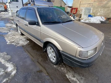 Авто Volkswagen Passat Sedan 1993 № 8534335