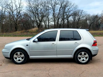 Авто Volkswagen Golf 2000 № 8535473