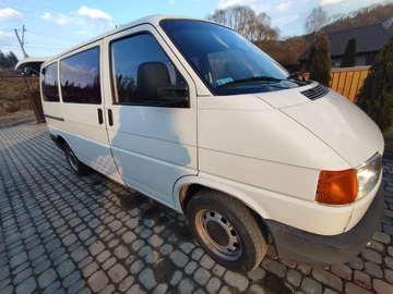 Авто Volkswagen Transporter 2000 № 8535745