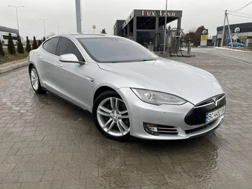 Авто Tesla Model S 2015 № 8536495