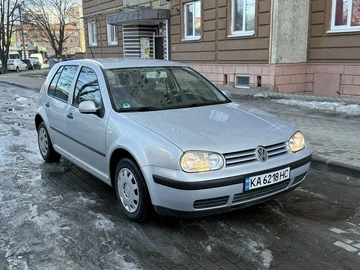 Авто Volkswagen Golf 2000 № 8538431